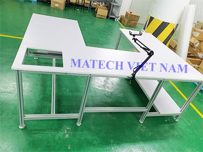 Bàn đóng gói khung nhôm mặt gỗ MDF